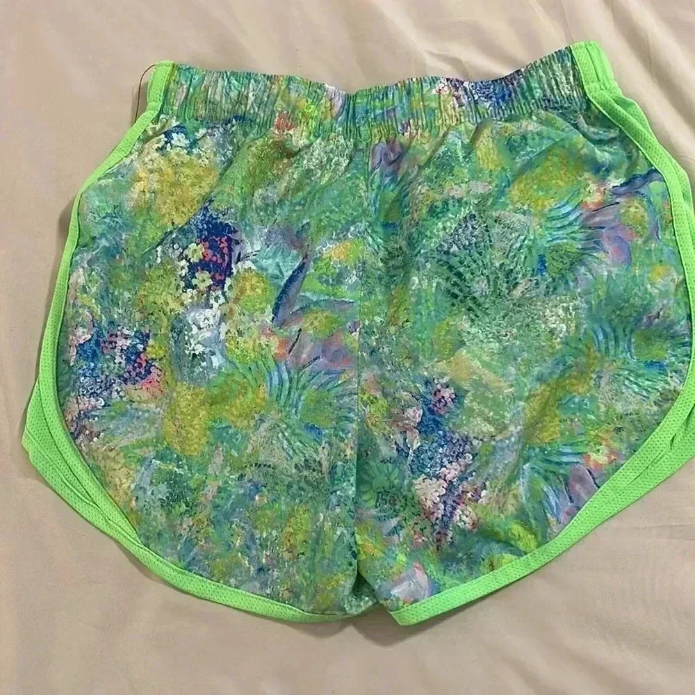 NWT Women’s Nike dri-fit training / running shorts size XS - Picture 4 of 6